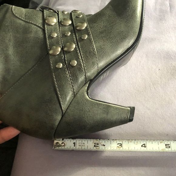 Grey boots - Picture 9 of 9